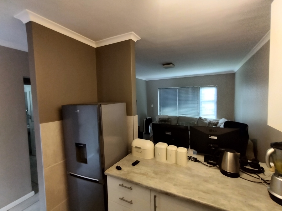To Let 2 Bedroom Property for Rent in Silver Oaks Western Cape